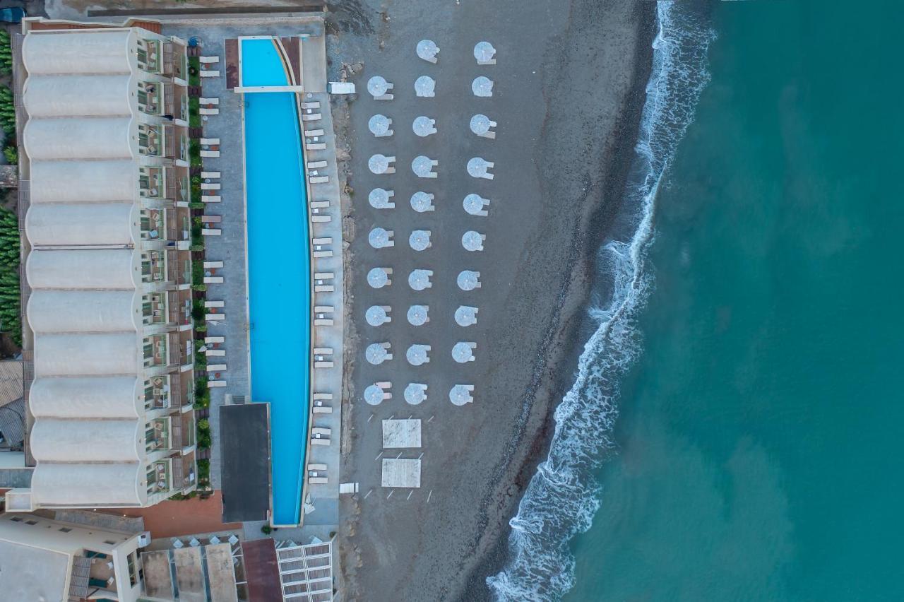 Junior Suite-Sea Front Pool Access