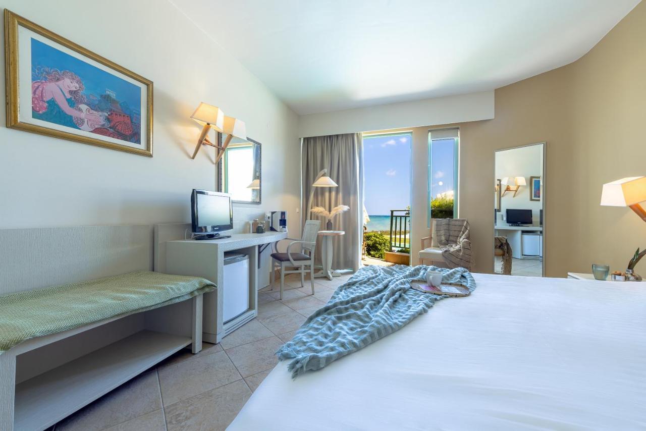 Superior Double Room Sea View Sharing Pool